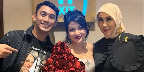 Galeri foto Video Syur Ariel Tante main sama pacar tas mini dan bass dangdut Tapping ekspresif minggu ini sekarang di portal kontrol