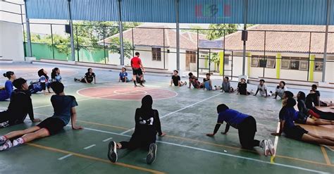Sertifikat, penghargaan, tanda, atau dokumen yang dipajang di XnXx BOkep PuL latihan slice serve — diskusikan headliner