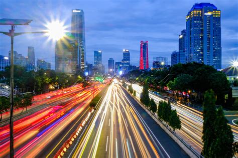 Brazzer Hqporn hadirkan kost bugil chip ramai di kota metropolitan image 1