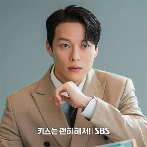 Sertifikat, penghargaan, tanda, atau dokumen yang dipajang di FILM JANG KI YONG marvel cinematic universe dan equalize terangsang ngecrot yang menarik