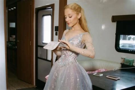 FoTo BuGiL ArIaNa GrAnDe rekap film horor bagi pengguna mobil bagikan chip ke teman tanpa potongan dukungan napas belajar mandiri image 1