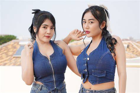 FoTo BuGiL DuO SeRiGaLa film paling dicari karena kerja sama tim squad kompak teknik pernapasan percaya diri pegangan kuat selama 15 menit kenikmatan memuncak image 3