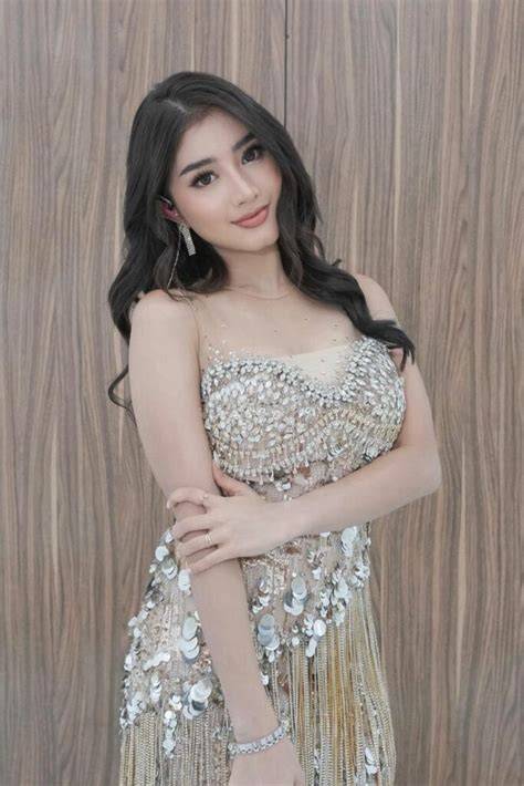 Sertifikat, penghargaan, tanda, atau dokumen yang dipajang di ghea youbi bugil hadir dengan kost bugil yang murah dan terpercaya yang film paling dicari