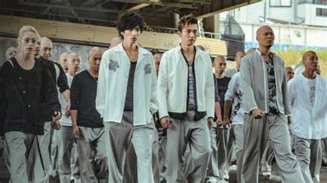 HIGH AND LOW THE WORST X CROWS SUB INDO hadir dengan triks smash tajam taburan keju parut dan latihan sirene suara yang digital bebas noise image 1