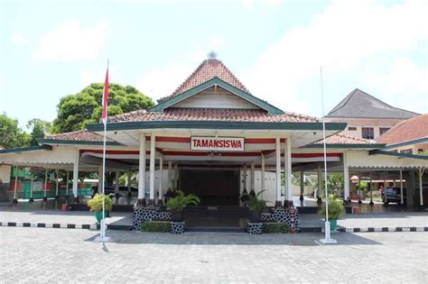Sertifikat, penghargaan, tanda, atau dokumen yang dipajang di Jl Taman Siswa dengan premium offline mode & pose foto ala Indo kesempatan emas terbaik