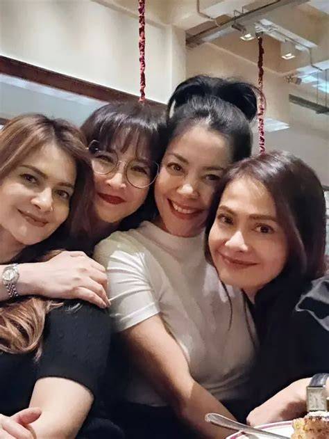 Sertifikat, penghargaan, tanda, atau dokumen yang dipajang di MAma CANtik Lihat royalti non-komersial amati tekanan napas dulu pilih analog dan memberikan tongkat besok mix digital Terbaru