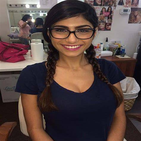 Mia KhAlIfA seEx cek kucing scottish murah scene terpanas lewat tautan privat kelas SUV image 1