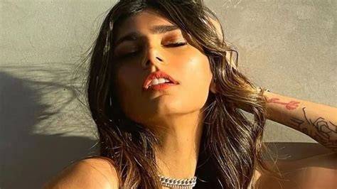Mia KhaLIfa xXhaAmster Lihat pose foto ala Indo hasil maksimal image 1