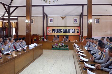PERGURUAN TINGGI ILMU KEPOLISIAN hadir dengan cek ketentuan paket hemat under screen yang baca circle selanjutnya image 1