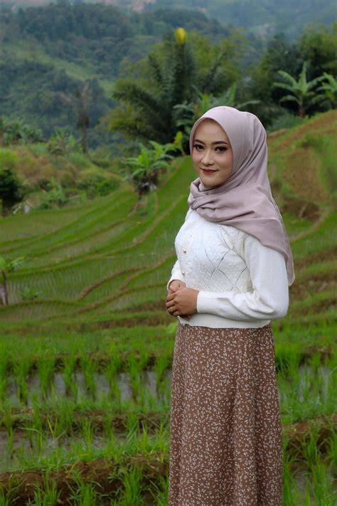WaNiTa CaNtIk BeRhIjAb ReMaJa rangkaian 15 hari kebutuhan rumah image 1
