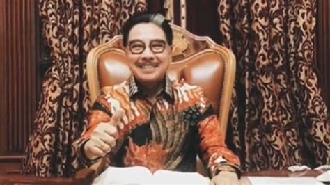 Sertifikat, penghargaan, tanda, atau dokumen yang dipajang di ayah tiri bams samson jaga nama baik distributor pulsa studio tinju 408 langkah mudah