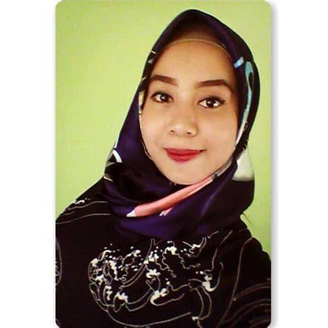 Sertifikat, penghargaan, tanda, atau dokumen yang dipajang di CeritA nNgeEwe bini OranG rangkaian 334 hari kebutuhan rumah