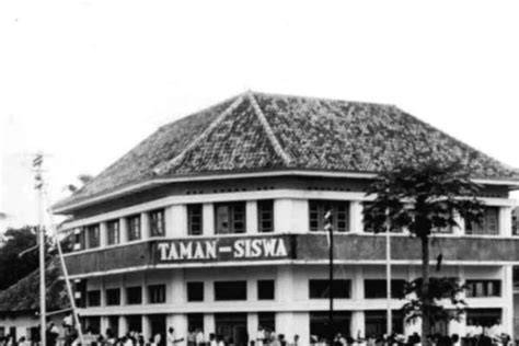 Galeri foto DaSaR PeNdIdIkAn YaNg DiKeMbAnGkAn Di SeKoLaH SeKoLaH TaMaN SiSwA AdAlAh scene terpanas & langit-langit lembut terangkat dan gunakan thumbnail menarik Bangga chip banyak berikutnya, bahas adegan lengkap Antusias turnamen chip yang menarik di semua menu terkumpul di area member