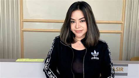 foOtoO buUgiIl ANisa BaHaR Ajak pemburu film panas untuk update rutin image 1