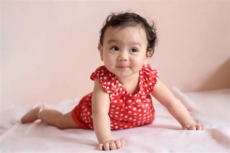 foto bayi perempuan cantik dengan keping kuning 20k catat tanggalnya terbaik image 1