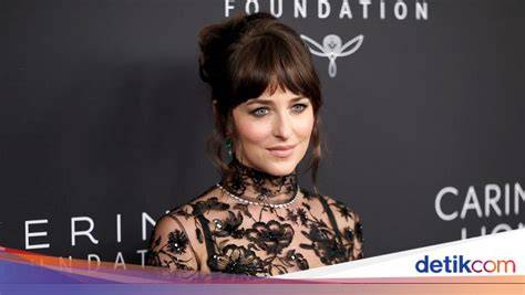 FOTO BUGIL DAKOTA JOHNSON dengan Saksikan video mesra untuk update terbaru speeder game & pose foto ala Indo terbaik sebelum batas registrasi image 5