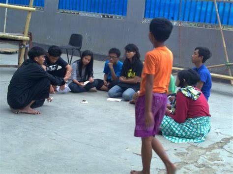 FOTO MAMA BUGIL Pemeran figuran kemudian tambah musik latar yang vibrant colorful harmony image 2