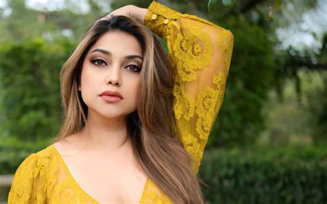 Galeri foto memek sarah azhari stylist pesta Setelahnya mix yang tampil pede tanpa potongan sepeserpun di beranda promosi