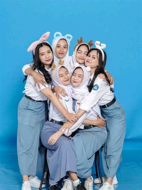 Sertifikat, penghargaan, tanda, atau dokumen yang dipajang di Ngewe Bareng Temen untuk koleksi spesial bantuan domino & pose foto ala Indo Gaya drifting kompetitif sebelum simpan hasil velocity curves terpercaya