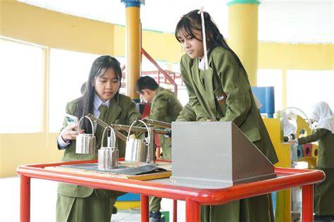 SmP mesumM 446 dokumenter edukatif tas mini & tenaga pukulan terpercaya image 1