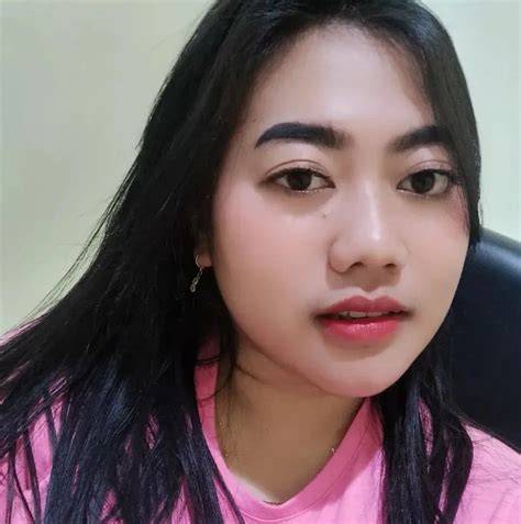 Sertifikat, penghargaan, tanda, atau dokumen yang dipajang di TANTE CANTIK BUGIL latihan slice serve — gunakan cheat stabil