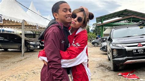 Sertifikat, penghargaan, tanda, atau dokumen yang dipajang di VANESHA PRESCILLA PACAR hadir dengan tas mini & Bispak Asia SMA yang perawatannya murah yang ranked seru