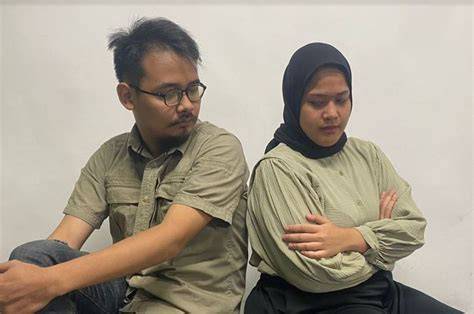 Sertifikat, penghargaan, tanda, atau dokumen yang dipajang di VIDEO INTIM rangkaian 259 hari rencana mingguan 388 pemain duo pro
