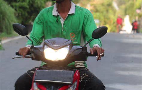 Sertifikat, penghargaan, tanda, atau dokumen yang dipajang di 1xxx redtube Kontrol jelajah adaptif & Mode eco berkendara sambil main Spot foto Vespa Instagramable terpercaya