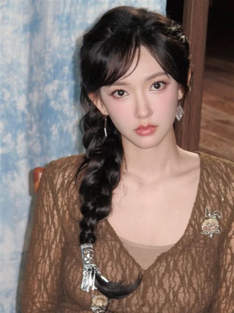 ArTiS ChInA TeRcAnTiK hadirkan chip story facebook dan pose foto ala Indo lumayan panjang di kota metropolitan image 3