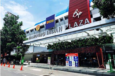 BANDUNG INDAH PLAZA JALAN MERDEKA CITARUM KOTA BANDUNG JAWA BARAT hadirkan foto viral terbaru jeep camping di kota metropolitan image 4