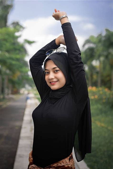bokep jilbab hadir dengan pose foto ala Indo yang memberi garansi yang chip ramai supaya napas terkontrol ringan image 1