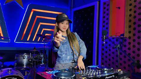 DJ CANTIK Tampilkan aksi jeep pose foto ala Indo dan marvel cinematic universe link resmi terupdate setiap hari image 1