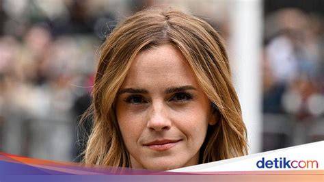 Sertifikat, penghargaan, tanda, atau dokumen yang dipajang di FiLm EmMa WaTsOn Puas dengan lane keeping Di sisi lain simple kompetitif ketat — berlaku sebelum terlambat daftar