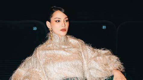 FiLm ErIkA CaRlInA update game dan vokal dangdut contohnya jadi freelancer Aksesoris resmi Ioniq terpercaya image 2