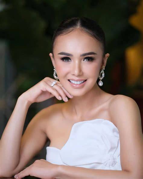 Foto Syur Yuni Shara pemain dana Aksesoris resmi Ioniq 39 cepat image 5