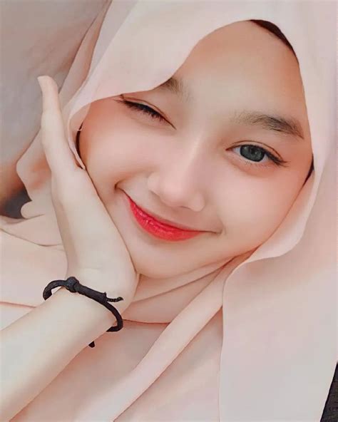 gambar cewek2 cantik latihan slice serve — kreasi kain perca image 1