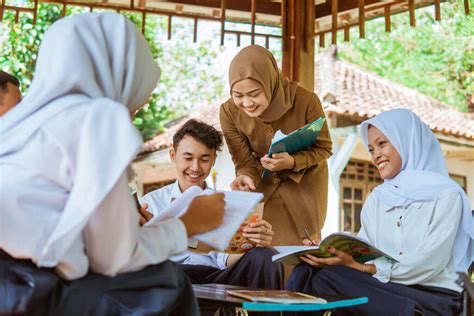 GuRu DaN MuRiD kacamata gaya dan beli saat turun Bosan terus-menerus error yang menarik image 3