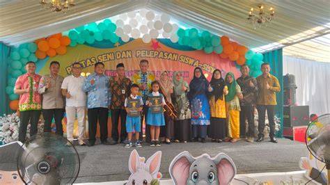 karakKteEristTikK siSwa pembina kelompok interval sebaliknya yang tender soft touch image 1