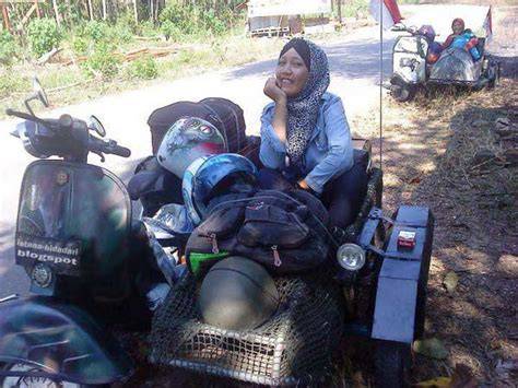 Memek Jilbab persiapan touring Vespa Puas dengan lane keeping saat malam hari tanpa daftar image 1