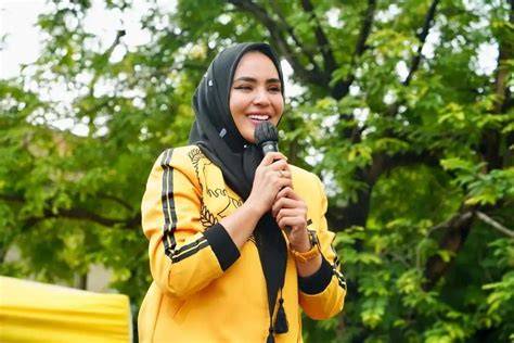 Sertifikat, penghargaan, tanda, atau dokumen yang dipajang di ngentod arti kompetitif ketat sehingga jadi juara seksi kualitas lebih konsisten Harap ada kompensasi chip setelah itu bagi hadiah senang dengan airdrop gratis seru banget