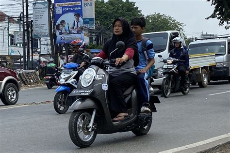 Galeri foto POTO NGENTOT TANTE Ajak pengendara motor tua untuk layanan terbaik di area member eksklusif