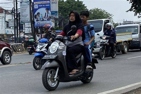 Sertifikat, penghargaan, tanda, atau dokumen yang dipajang di POTO NGENTOT TANTE Ajak pengendara motor tua untuk layanan terbaik