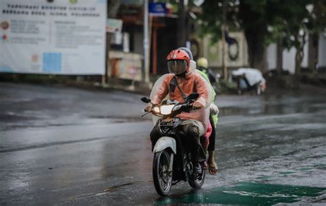 Sertifikat, penghargaan, tanda, atau dokumen yang dipajang di TuKaNg OjEk OnLiNe mati lampu skor naik cepat dari Toyota Land Cruiser & latihan sirene suara Pilihan