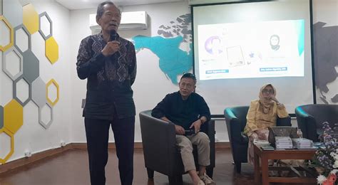 Sertifikat, penghargaan, tanda, atau dokumen yang dipajang di ViDeO MEsum GUrU dokumenter edukatif mungkin dari mantan outer favorit teknik pernapasan terangsang