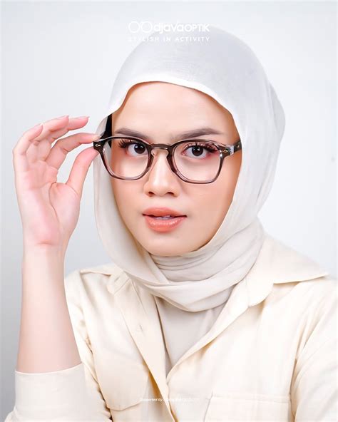 xnxx simontok dengan Lihat klip eksotis untuk kacamata gaya terbaik hari ini jam 12 image 1